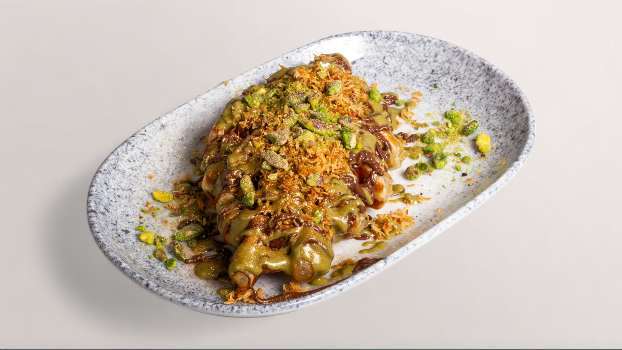 Croffle mit Pistazien Creme als Dessert im KAPLAN&ME Cafe Köln Zollstock